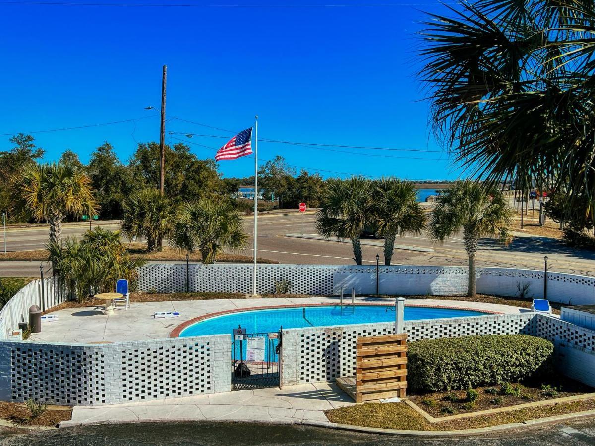 Waterway View Studio 2 W/ Pool, 1 Mile To Wrightsville Beach Wilmington Exteriör bild